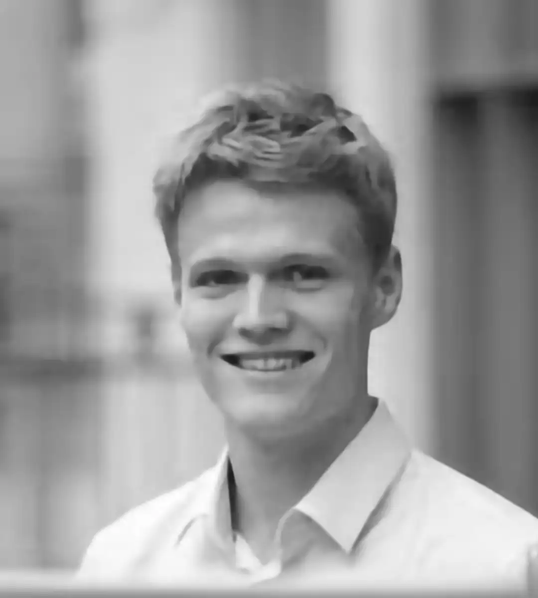 Lauge Koch-Klarskov – Ledende Ekspert, Sikkerhed & Compliance – Adminity Portrætfoto af Lauge Koch-Klarskov, Ledende Ekspert i Sikkerhed & Compliance hos Adminity.