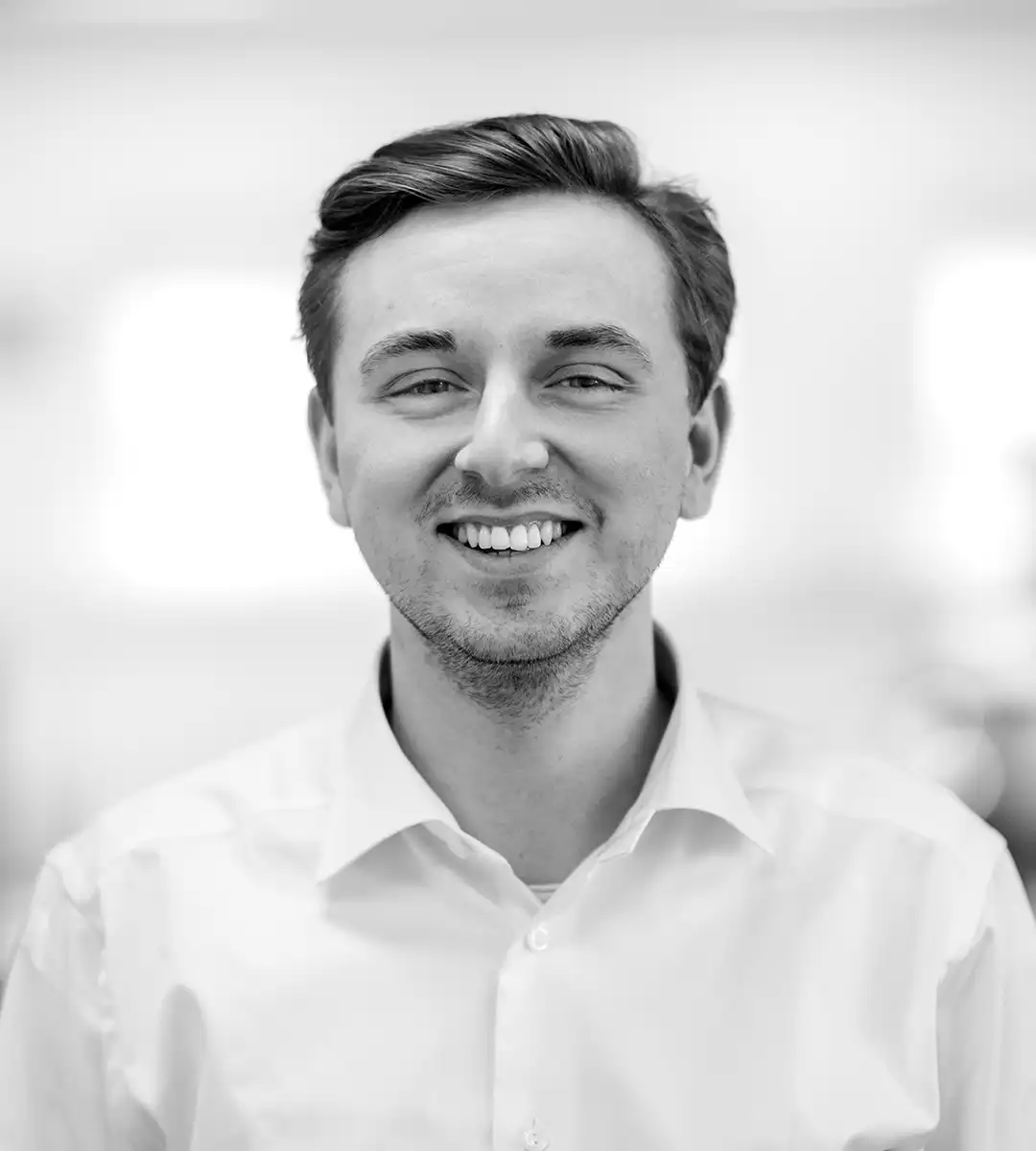 Phillip Schjeldal Hansen – Stifter & Teknisk Direktør – Adminity Portrætfoto af Phillip Schjeldal Hansen, Stifter og Teknisk Direktør hos Adminity.